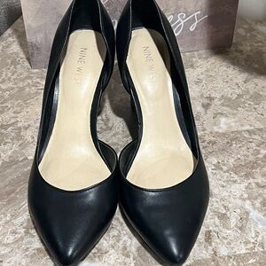 Nine West Black Women's Shoes size 8- like new
